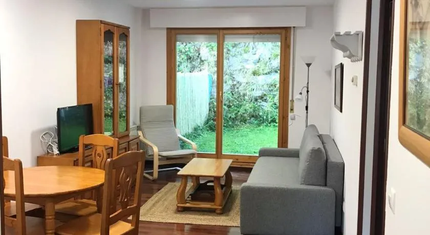 Casa Buganvilla. Apartamento con jardín, a 100 metros del centro. - Image 1