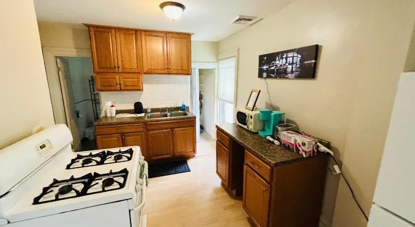 Lincoln guest house near shopping, parks, Attleboro, Providence - Image 1