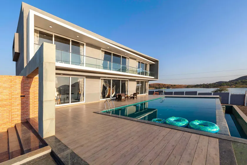 StayVista's Bellisimo Panorama - Lakeside Oasis with Infinity Pool, Modern Interiors, Open-to-Sky Bathtub, and Lush Green Lawn - Image 1