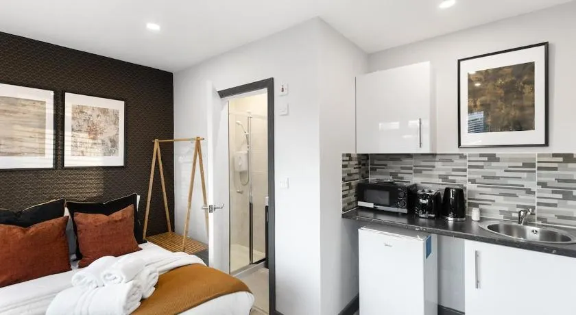 Comfy Room and Parking Fast Access to Central London - Image 1