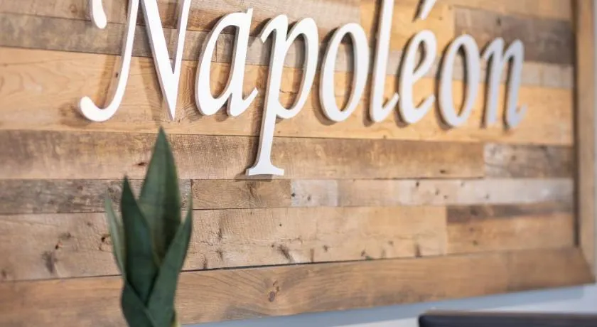 Hôtel Napoléon - Image 1