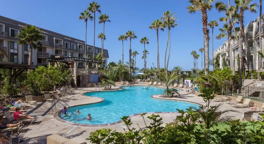 3 Bedroom! - Complex is on the beach with huge pool - Image 1
