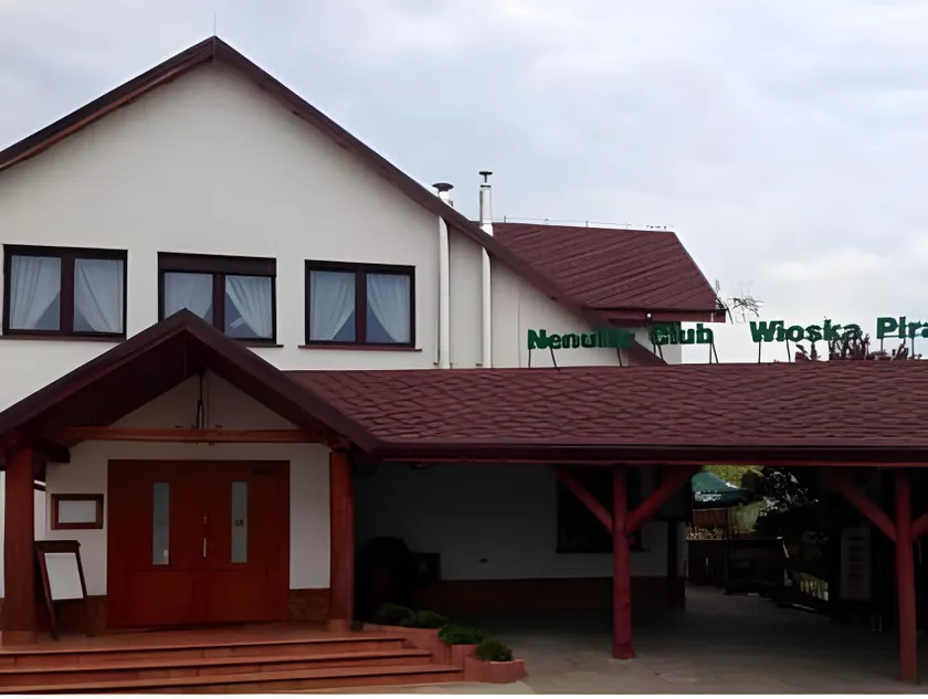 Nenufar - Hotel i Restauracja na wodzie - Image 1