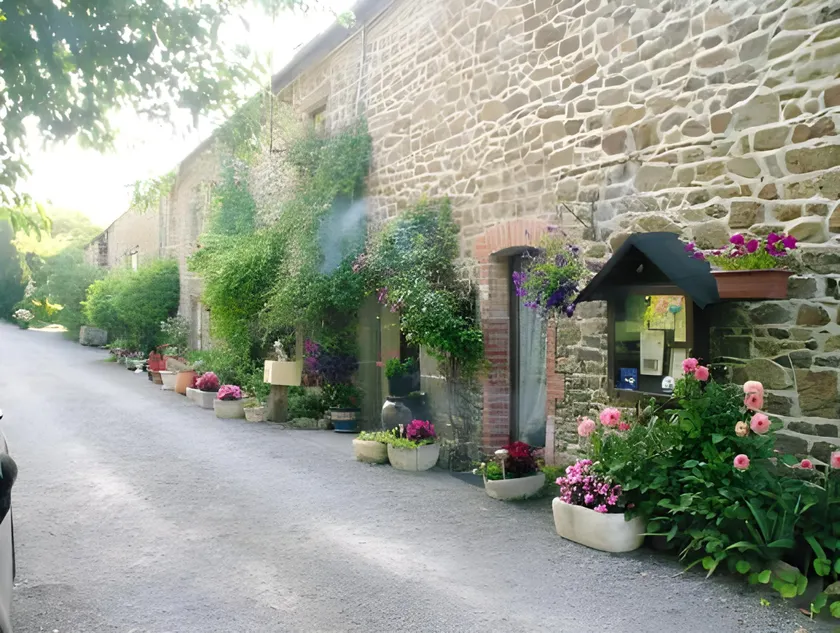 Chambres d'Hôtes Les Fleurettes en Baie Du Mont Saint Michel - Image 1