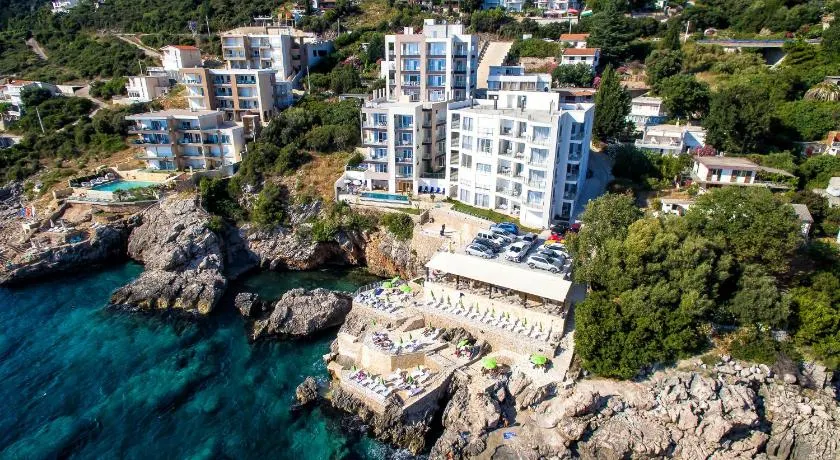 Nautilus Apartments - Image 1