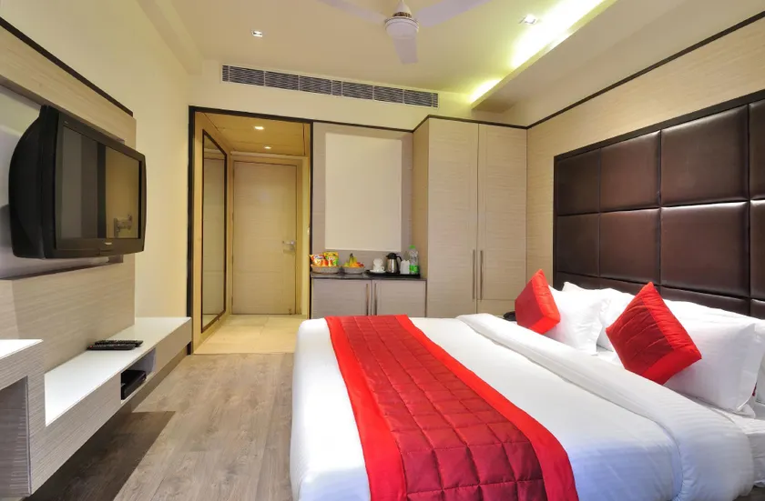 Hotel Royal Grand - Opposite Axis Bank East Patel Nagar - Image 1