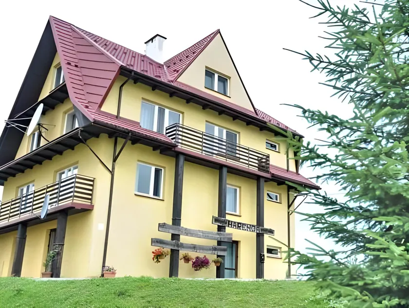 Siedlisko Harenda Bieszczady Domki z sauną i jakuzzi - Image 1