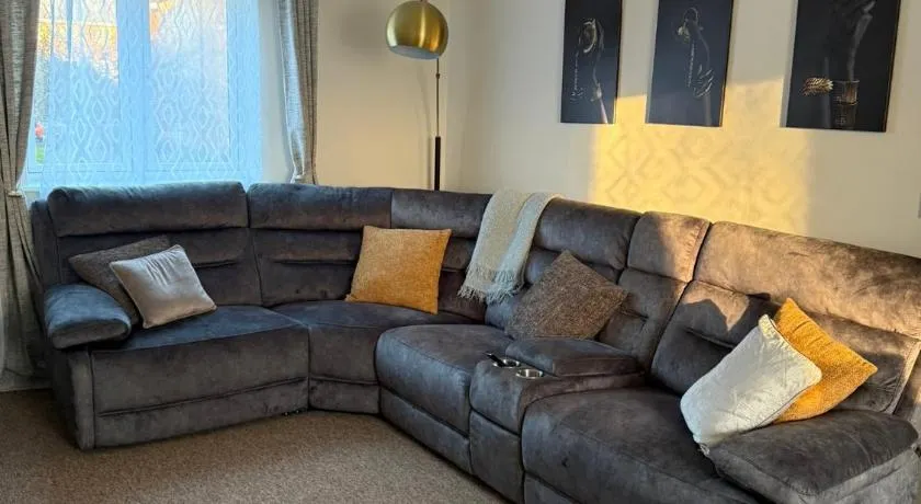 Modern and Cozy 1 bedroom apartment - Image 1