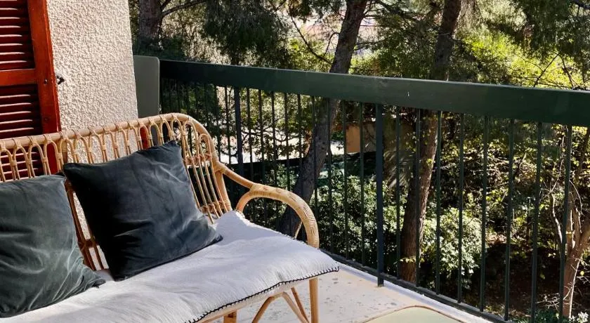 Charmant T3 au milieu des pins, terrasse sud, vue mer, plage à pieds, fibre et garage privé inclus - Image 1
