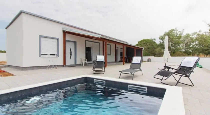 Family friendly house with a swimming pool Sabunike, Zadar - 24804 - Image 1