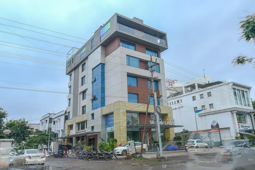 Hotel Season 4 -3-star hotel - Image 1