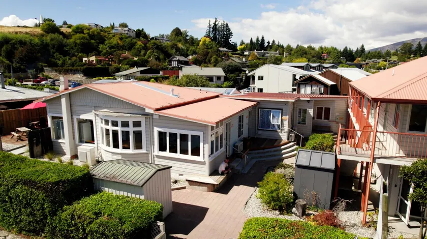 Adventure Wanaka Hostel - Image 1