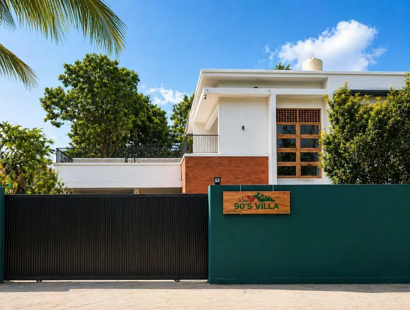 90s Villa - Image 1