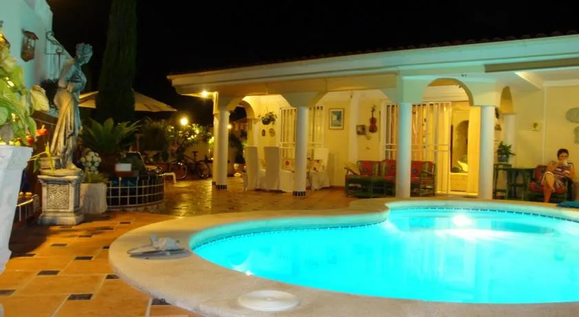 Luxurious Villa with private Pool - Image 1