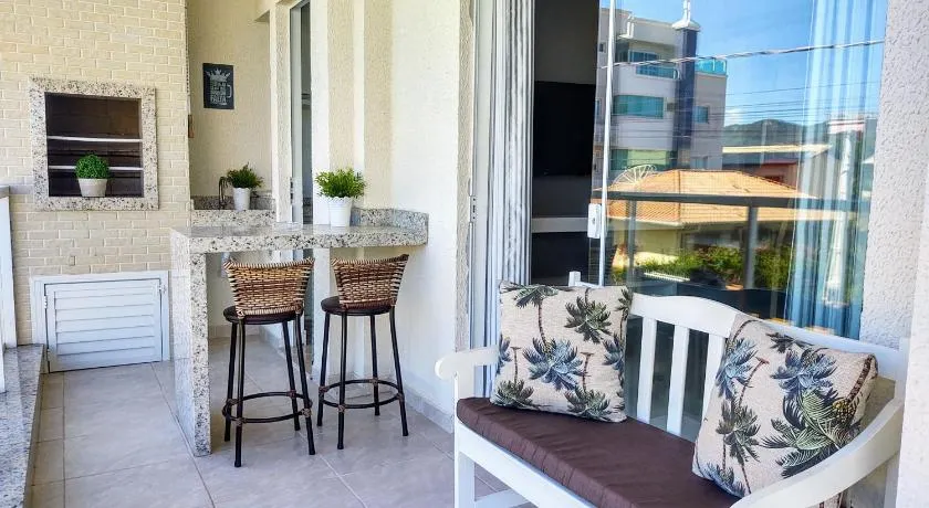 Apartamento Ipê Branco, Mariscal, ótima localização - Image 1