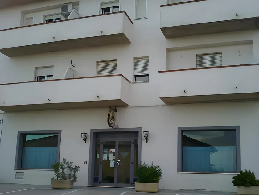 Life Hotel - Image 1