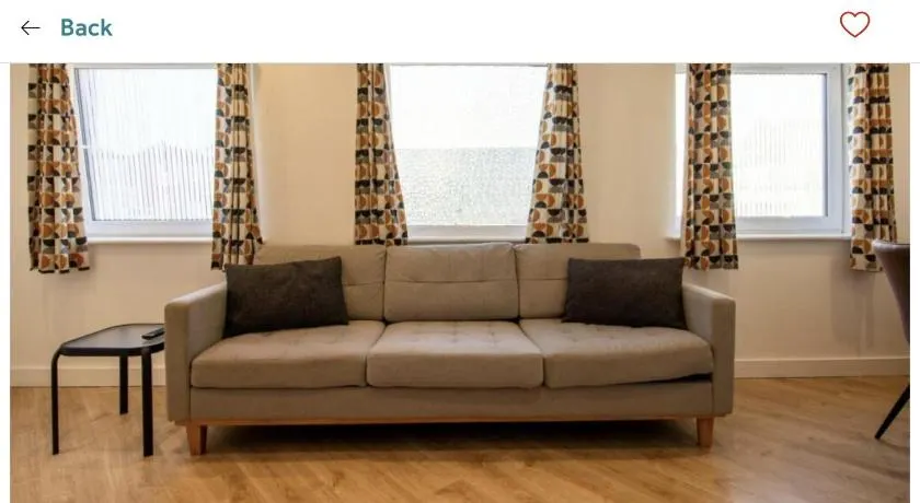 Captivating 1-Bed Apartment in Southampton - Image 1