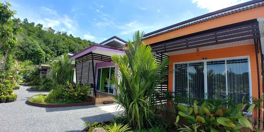 Thipburee Riverside Hotel - Image 1