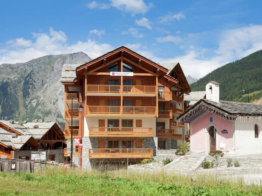 Modern apartment near the ski lift in an authentic village - Image 1