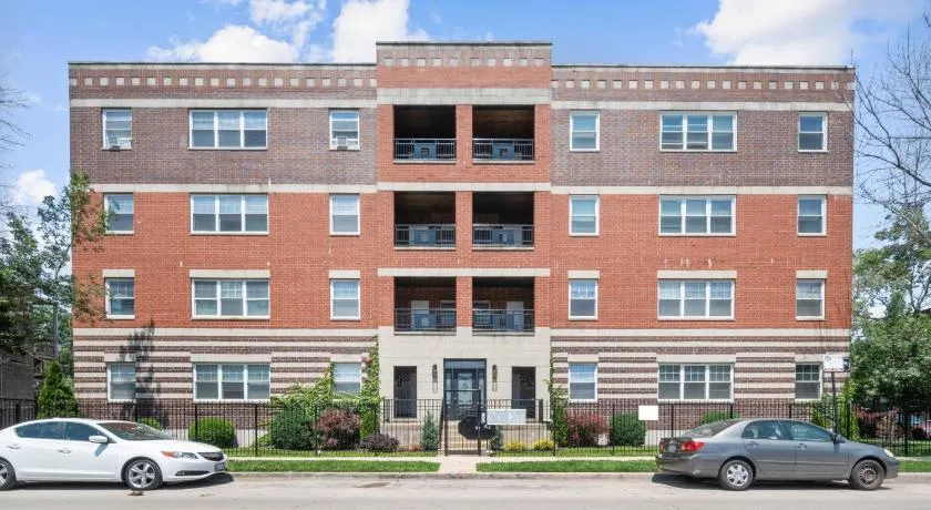 Kenwood Apartments, Downtown Hyde Park - Image 1