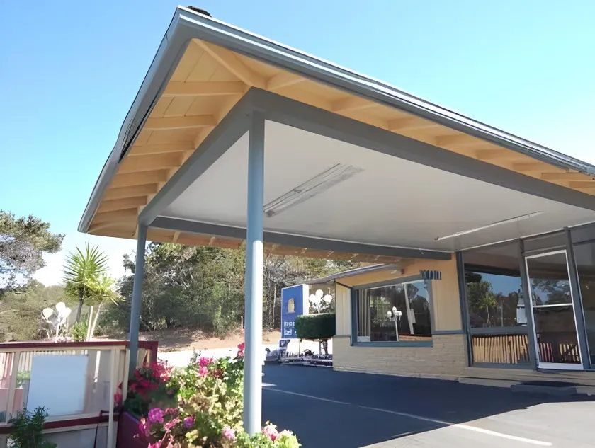 Monterey Surf Inn - Image 1