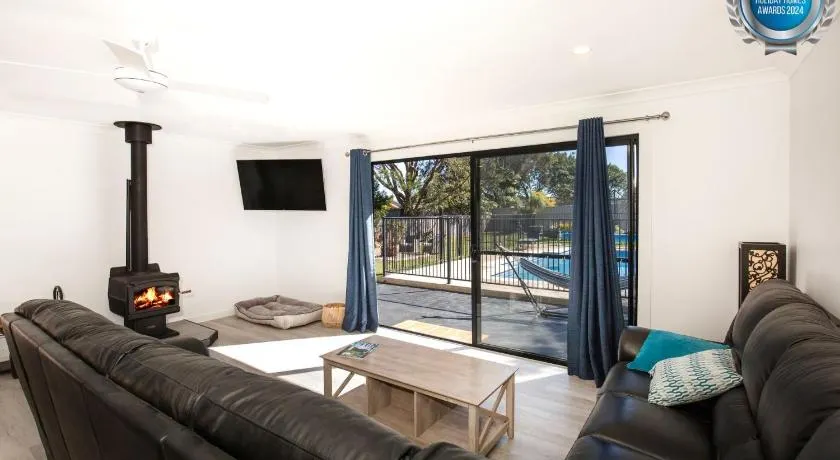 Pipers Spot - Pet Friendly - Fireplace with Swimming Pool - Image 1