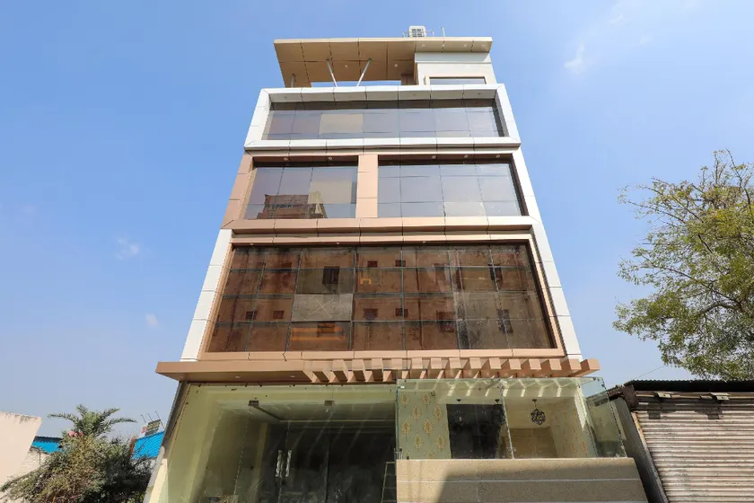 Collection O Hotel Harriot - Image 1