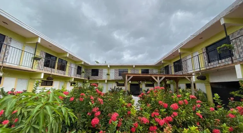 Hotel en Centro Pedernales - Image 1