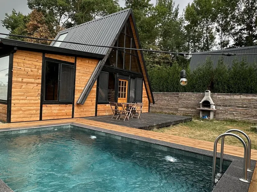 Pentalow Cabin - Image 1
