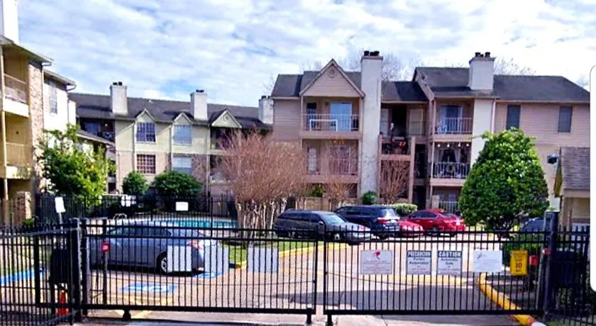 Cozy Condo - Image 1