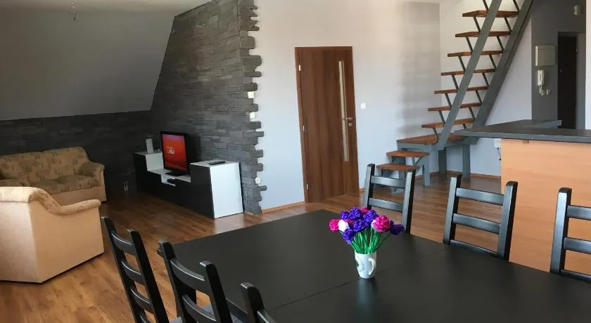 Spacious Apartment in Town Centre - Image 1