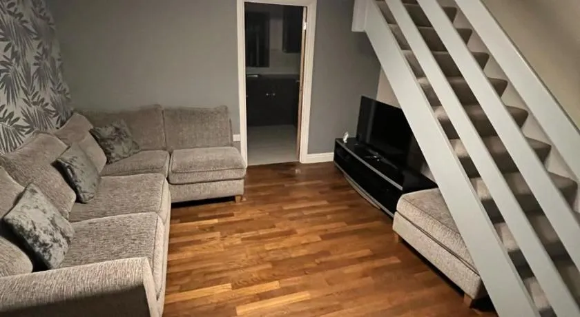 2 bed semi-detached house - Image 1