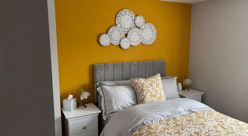 Quiet double bedroom - Image 1
