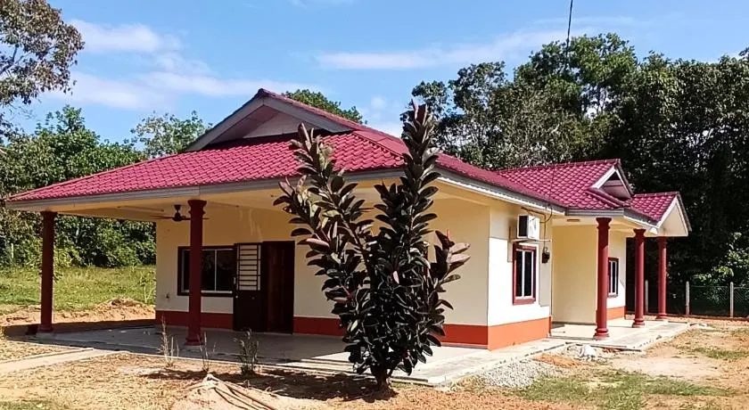 Homestay Inap Desa Hussain Masjid Tanah - Image 1