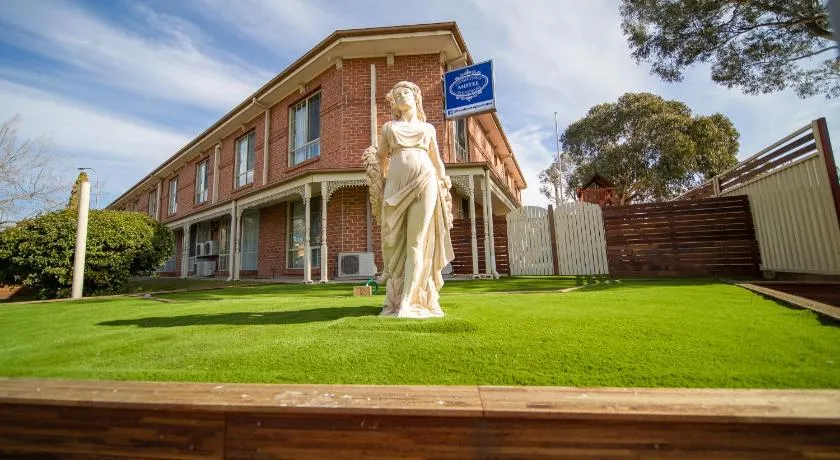 Hamilton's Queanbeyan Motel - Image 1