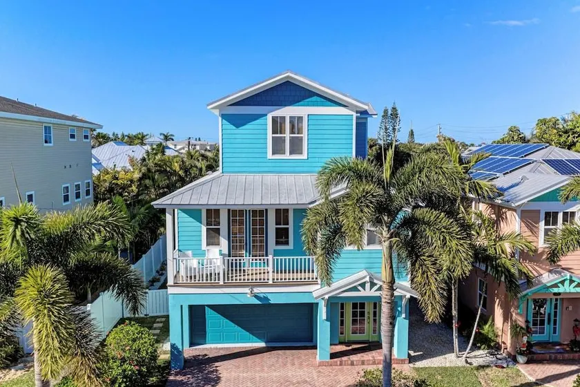 Crosswind Cottage by Beach Retreats - Image 1