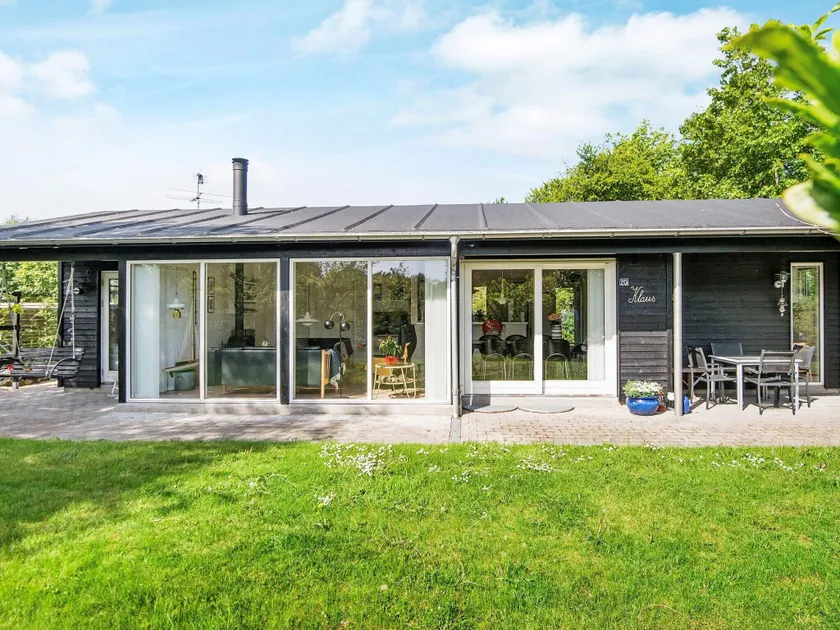 8 person feriebolig i Glesborg - Image 1