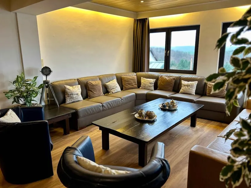Apartamento vacacional con jardín, terraza e internet de alta velocidad | Vistas a la montaña - Image 1