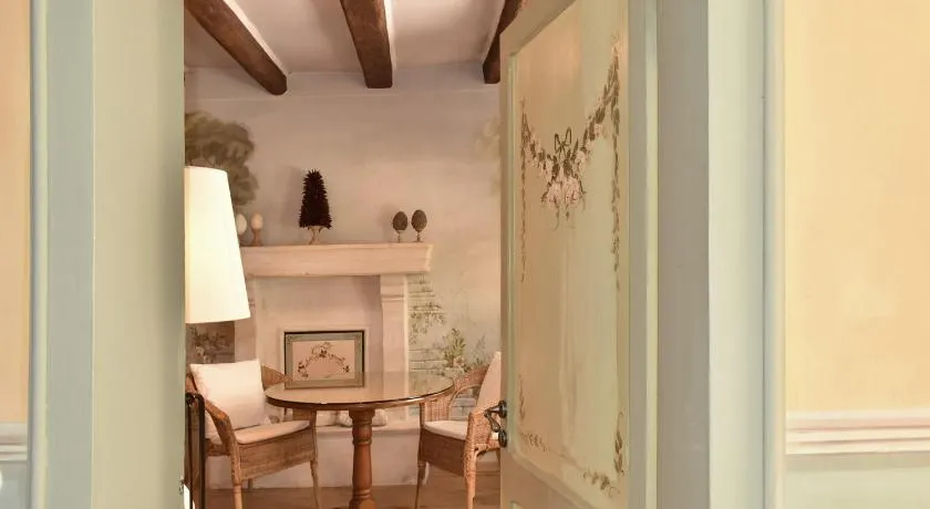 The painted house, nei vicoli di Sirolo posto spiaggia in omaggio - Image 1