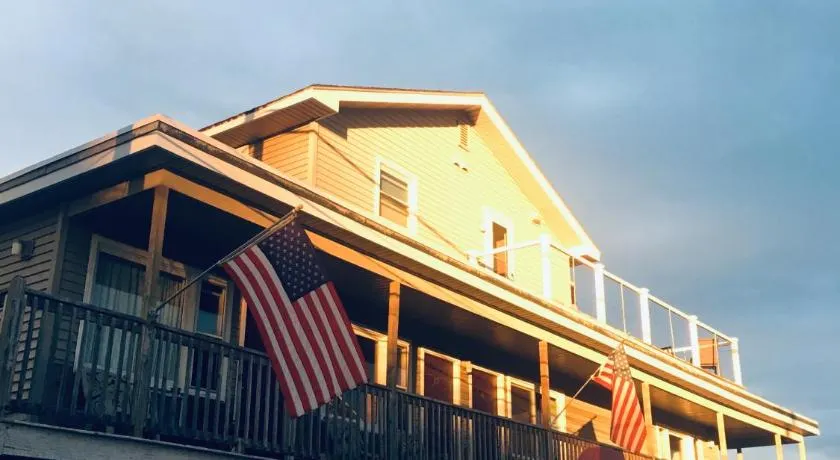 The Skylark Beach Inn - Image 1
