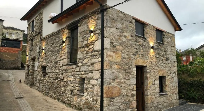 Apartamentos El Arroyo - Image 1