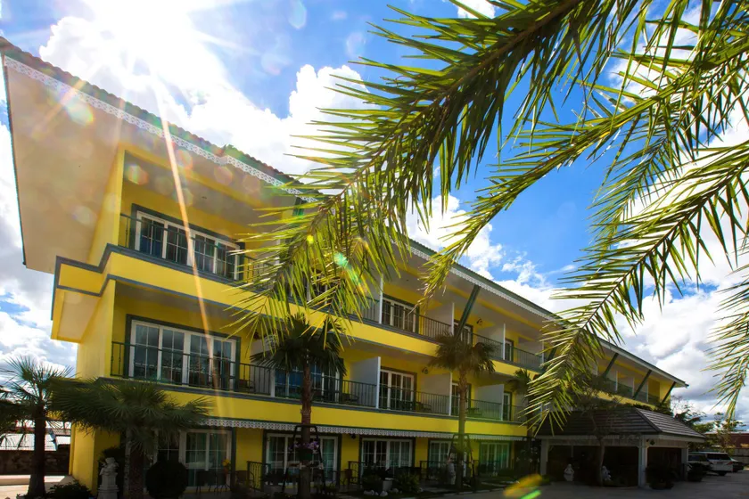 COME-PANG HOTEL - Image 1