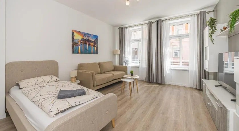 E01 Zentrales Apartment HBF Halle - Image 1