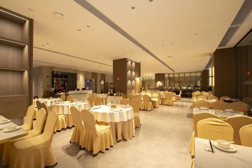 Danxia Mountain Jincheng Hotel - Image 1