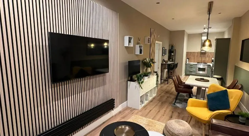 Modern 2 bedroom 2 bathroom Apartment newly renovated - Image 1