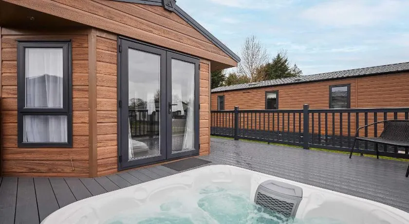 Host & Stay - Peel Lodge - Image 1