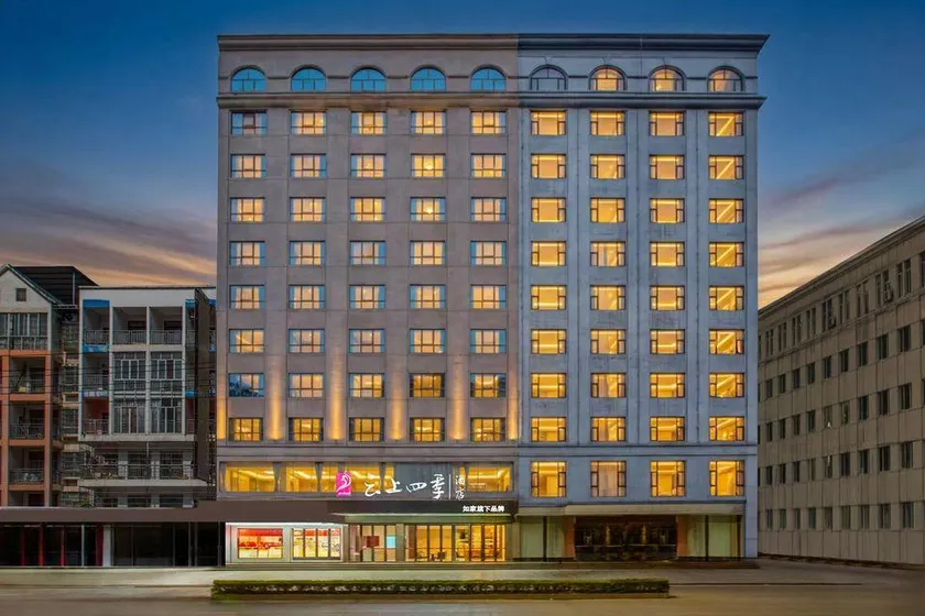 Clouds Seasons Hotel (Hezhou University West Campus Branch) - Image 1
