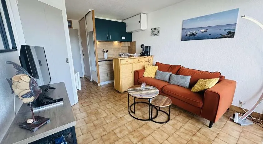 Appartement 6 personnes avec piscine secteur Richelieu, à 400m de la plage et à 650m du centre port - Image 1