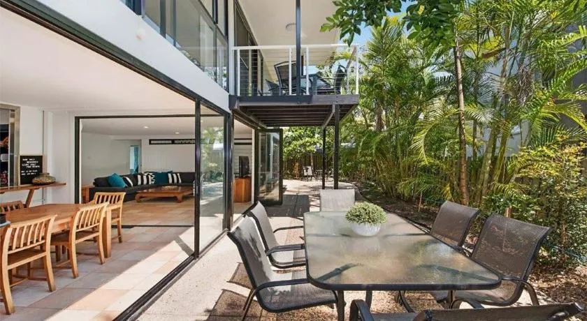 Campbell Street 2 4, Moffat Beach - Image 1
