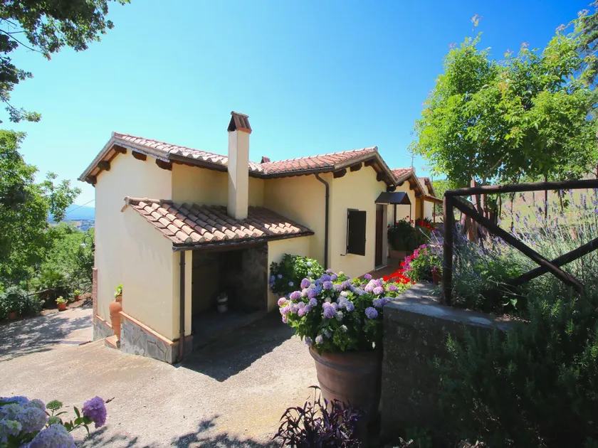 Farmhouse in Lazio with Lake Bolsena Views - Image 1